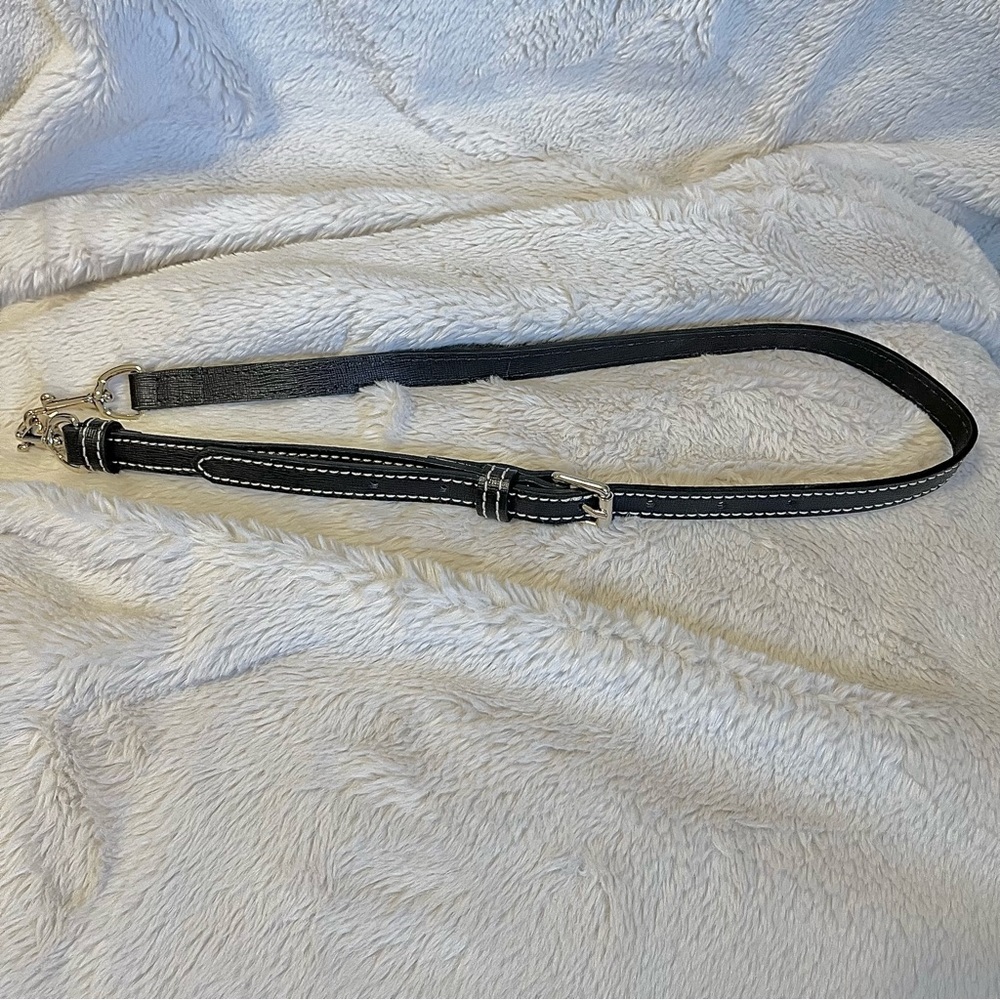 👜Dooney & Bourke black leather purse strap